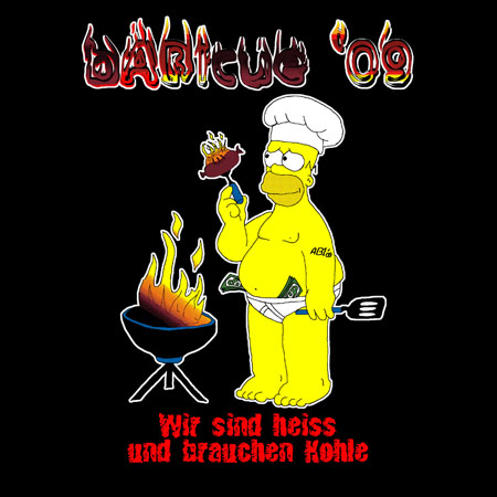 Homer Simpson als Grillmeister, hält Hähnchen am Spieß, neben brennendem Grill, Text "Barbecue '09" oben und "Wir sind heiss und brauchen Kohle" unten.
