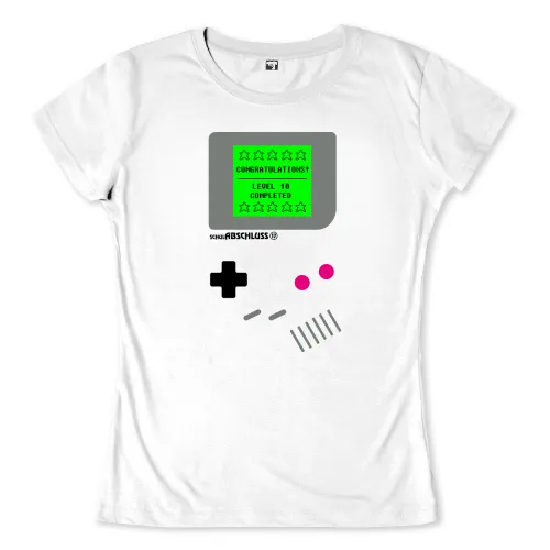 Ein grüner Bildschirm auf grauer Konsole zeigt "Level 10 Completed" mit Sternen, darunter Gamepad und Tasten.