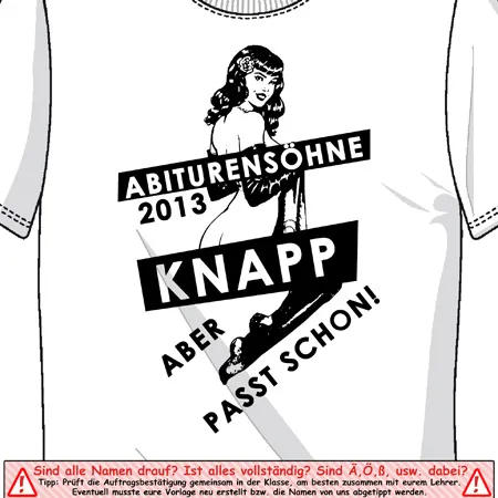 Grafisches Design auf einem T-Shirt für den Abiturjahrgang 2013, zeigt eine Figur im Vintagelook mit Text "Knapp aber passt schon!".