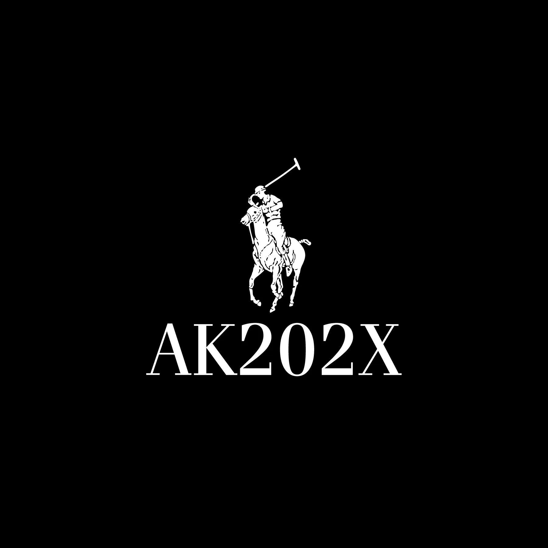 Weisses Logo eines Polospielers auf Pferd mit Schlaeger und Text AK202X vor schwarzem Hintergrund