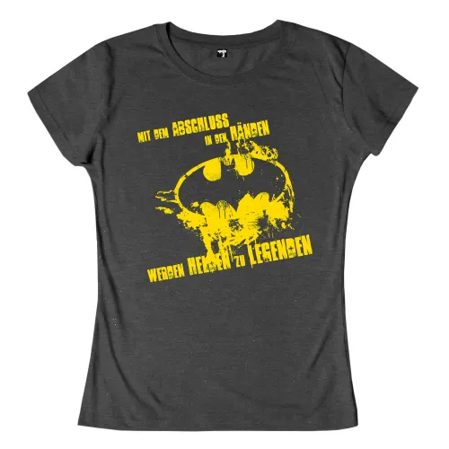 Digitale Text-Collage mit der Phrase "MIT DEM ABSCHLUSS IN DEN HAENDEN WERDEN WIR ZU LEGENDEN" auf schwarzem Hintergrund.