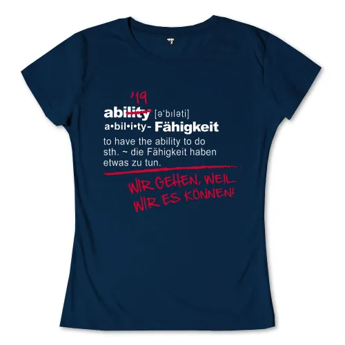 Dunkelblaues Plakat mit Definition des Wortes "ability" und dem Satz "Wir gehen, weil wir es können!" in Rot.