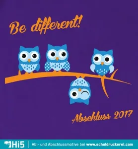 Fünf Eulen auf einem Ast, vier blau und eine umgekehrt, Text "Be different! Abschluss 2017".