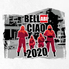 Vier Personen in roter Kleidung mit Kapuzen stehen vor einem Gebäude, über ihnen ein Schild mit "ABI".