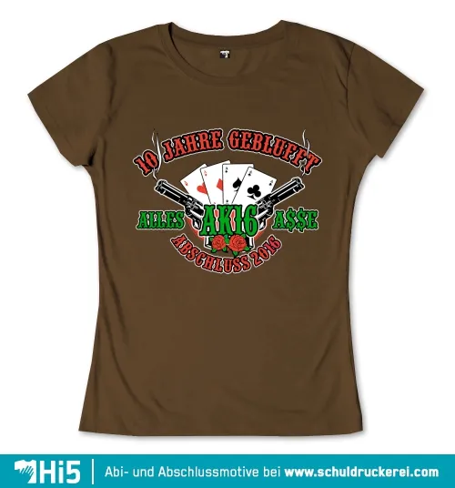 Design für ein Abschluss-T-Shirt mit den Worten "10 Jahre geblufft", kreuzenden Pistolen, Spielkarten und Rosen.