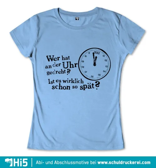 Blauer Stoff mit einer Grafik einer Uhr und dem Text "Wer hat an der Uhr gedreht? Ist es wirklich schon so spät?"