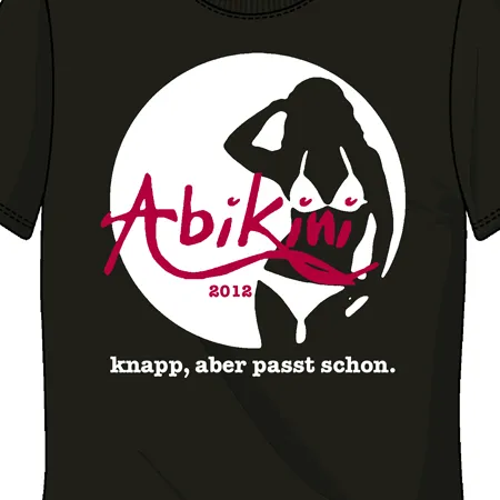 Schwarzes T-Shirt mit weißen und roten Aufdruck "AbiKing 2012" und Text "knapp, aber passt schon."