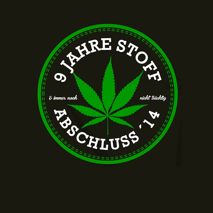 Grünes Logo mit Hanfblatt und Text "9 Jahre Stoff Abschluss '14" in Weiß auf dunklem Hintergrund.