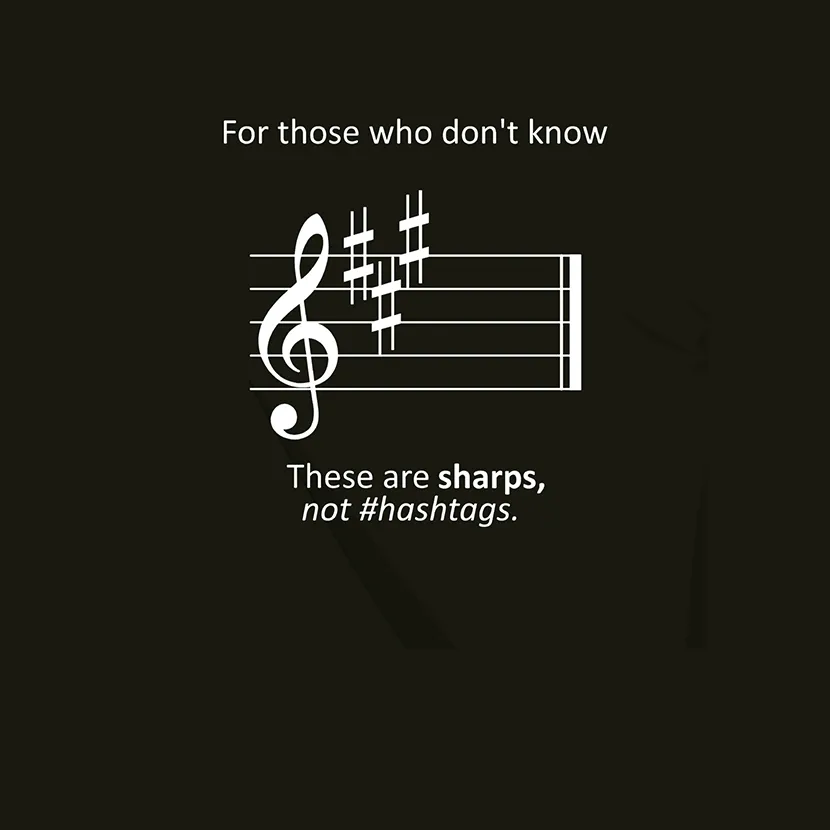 musiknoten_und_hastags_ueberlappung Schwarzes Bild von Musiknoten mit Text "Diese sind Kreuze, keine Hashtags".