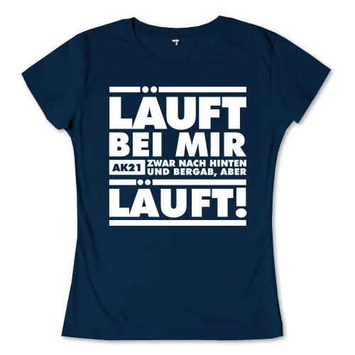Schwarzer Hintergrund mit weißem, eckigem Design und Text "AK21" in der linken unteren Ecke.