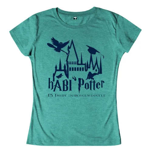 Silhouette von Schloss, Besen, Eule und Buchstaben zum Thema Harry Potter.