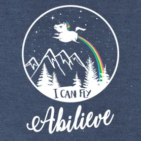 Design eines fliegenden Einhorns über Bergen mit der Aufschrift "I can fly Abiilieve".