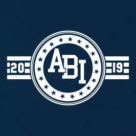 Ein komplett schwarzer, abstrakt geformter Block auf weißem Hintergrund.