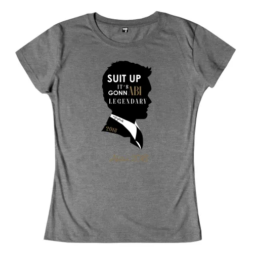 Schwarze Silhouette eines Männerkopfes mit Text "SUIT UP IT'S GONNABI LEGENDARY" und Jahreszahl 2018.