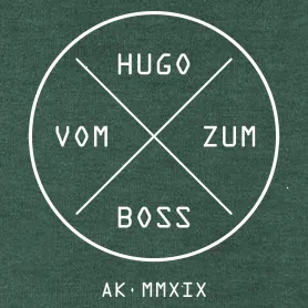 Schwarzes, unregelmäßig geformtes Quadrat auf weißem Hintergrund.