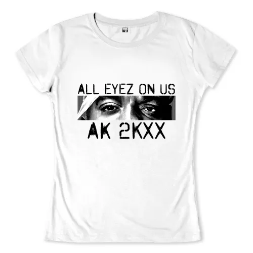 Schwarz-Weiß-Bild zweier Augenpartien mit Schriftzug "ALL EYEZ ON US" oben.