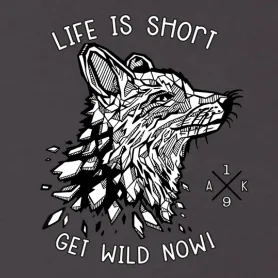 Schwarz-weiß Illustration eines Fuchses in geometrischem Stil mit "Life is Short, Get Wild Now!" Text.