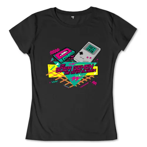 Grafik mit einem Kassettentape und einem Handheld-Spielgerät im 80er Stil, Text "Die 90er gehen die 80er bleiben".