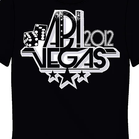 Schwarzes T-Shirt mit dem Aufdruck '4Dl2n Vegas' in Silber, Würfeln und Sternen.