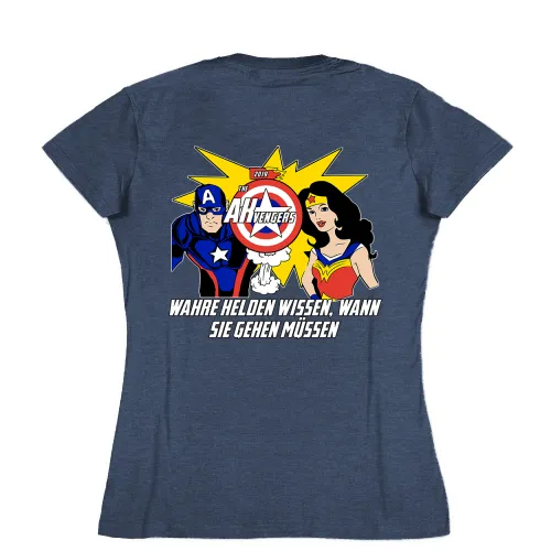 Zeichnung von zwei Superhelden neben einem Logo mit Text "The AKvengers 2017", Untertitel auf Deutsch.