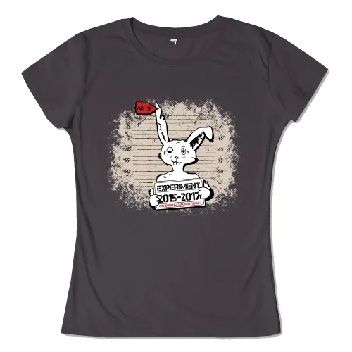 Zeichnung eines Hasen mit Schild "Experiment 2015-2017", Hintergrund zeigt Messskala.