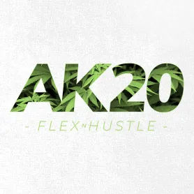 Text "AK20" in Grün mit Cannabisblatt-Hintergrund.