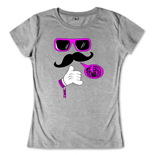 Grafik mit rosa Sonnenbrille, Schnurrbart und Hand, die "We Got Swag" Sprechblase hält.