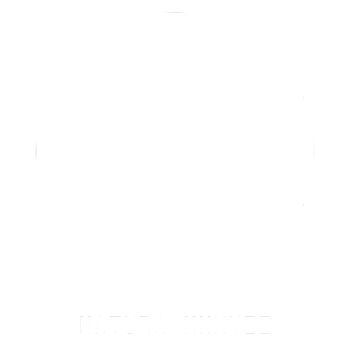 Schwarzer, geometrischer Quader auf weißem Hintergrund.