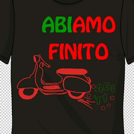 Schwarzes T-Shirt mit rotem Scootermotiv und grün-rotem Text "ABBIAMO FINITO".