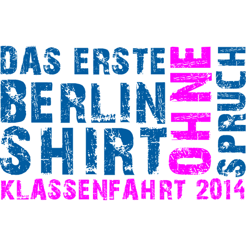 Graues Shirt mit Aufdruck "Das erste BERLIN SHIRT OHNE SPRUCH KLASSENFAHRT 2014" in Blau und Pink.