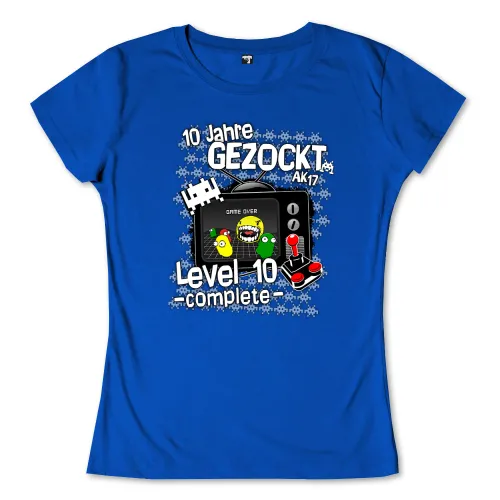 Grafik eines T-Shirts mit blauem Hintergrund: Retro-Spielautomat, Text "10 Jahre gezockt", "Game Over", "Level 10 complete".