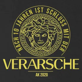 Schwarze undweiße Medusa-Grafik mit umgebendem Text "Nach 10 Jahren ist Schluss mit der Verarsche, AK 2020".