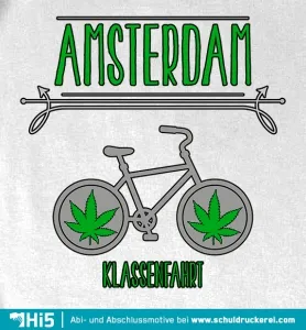 Grafik eines grauen Shirts mit "Amsterdam" Text, Fahrrad und Cannabisblättern, Schriftzug "Klassenfahrt" unten.
