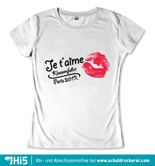 Schwarze und rote Schrift "Je t'aime", "Klassenfahrt", "Paris 20XX" und ein roter Lippenabdruck auf grauem Hintergrund.