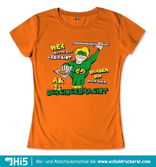 Cartoon-Superheld mit grünem Kostüm und Lineal, auf orangem Hintergrund, Text "AK 13 Durchgebracht".