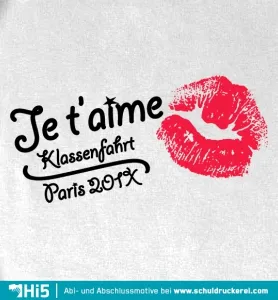 Schwarze und rote Schrift "Je t'aime", "Klassenfahrt", "Paris 20XX" und ein roter Lippenabdruck auf grauem Hintergrund.