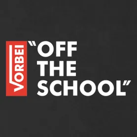 Weißes Quadrat mit rotem Banner von links oben nach rechts unten "VORBEI".