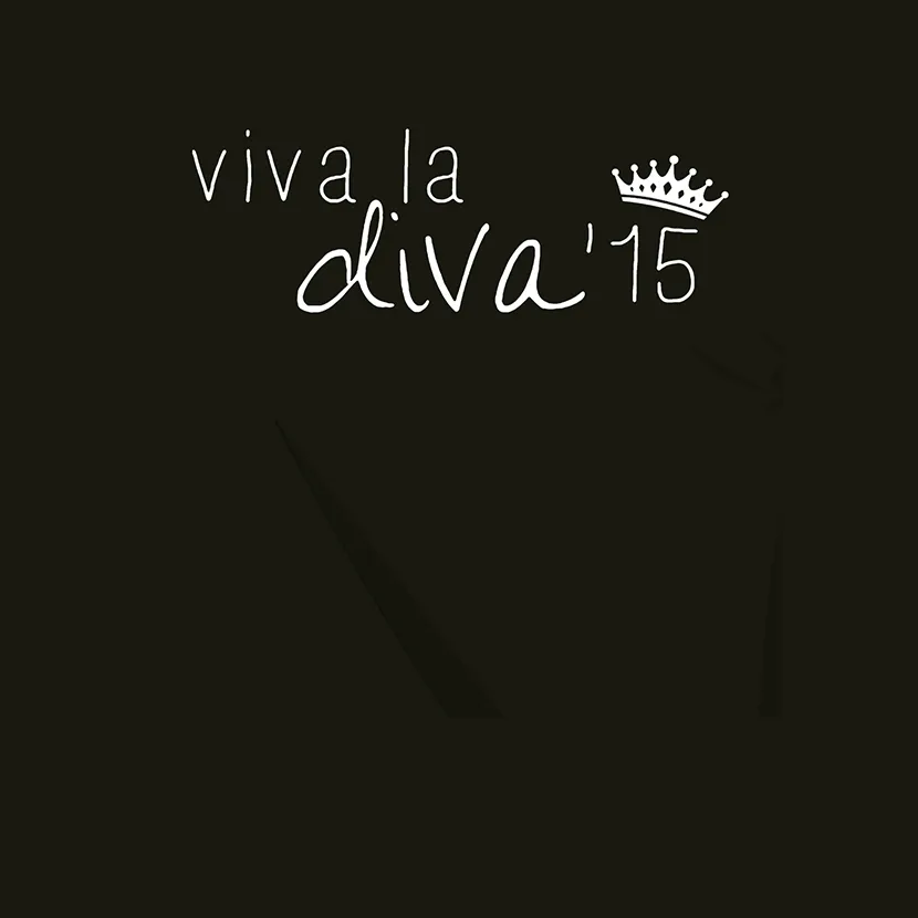 Dunkler Hintergrund mit weißer Schrift "viva la diva '15" und einer Krone darüber.