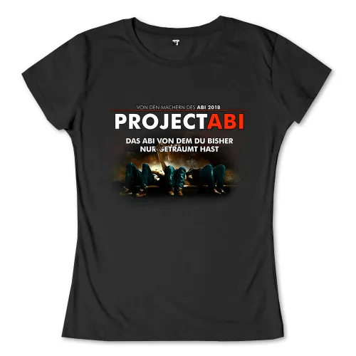 Drei Menschen in Kapuzenpullis sitzen mit dem Rücken zur Kamera und blicken auf eine Explosion.