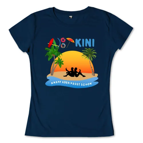 kreatives Logo mit Palmen, Sonnenuntergang und zwei Silhouetten auf einer Insel.