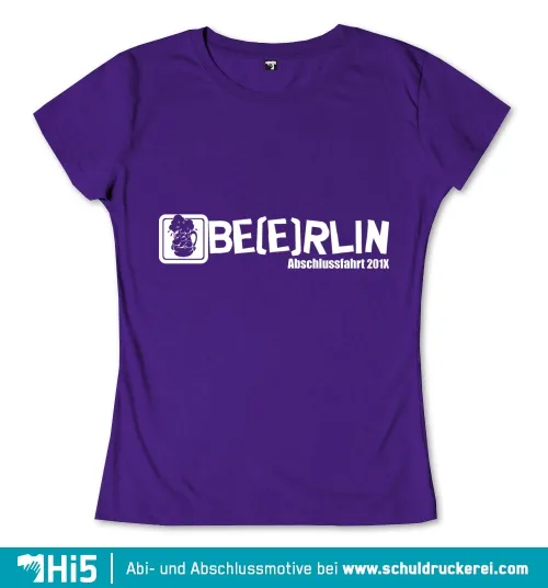 Lila T-Shirt mit "BE(E)RLIN" Text, Bär-Grafik, "Abschlussfahrt 2011" und Website-Link.