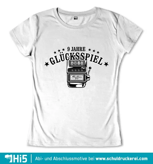 Graues T-Shirt Design mit Text "9 Jahre Glücksspiel" und einer Vintage-Schulbankdarstellung.