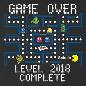 T-Shirt-Design mit Pac-Man-Spielplan, "GAME OVER" und "LEVEL 2018 COMPLETE" Texten.