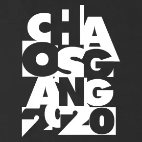 Buchstaben und Zahlen in Schwarz und Weiß gestaltet als visuelles Kunstwerk.