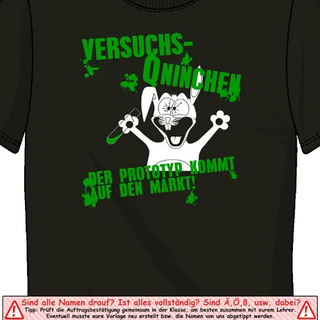 Schwarzes T-Shirt mit weiß-grünem Druck eines wütenden Kaninchens und Text "VERSUCHSKANINCHEN - DER PROTOTYP KOMMT AUF DEN MARKT".