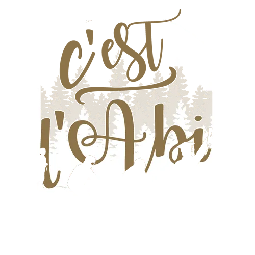 Design für ein T-Shirt mit der Aufschrift "C'est la vie 2019", umgeben von Personen und Waldsilhouetten.