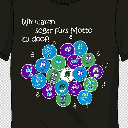Schwarzes T-Shirt mit buntem Aufdruck von mehreren Cartoon-Gesichtern und dem Text "Wir waren sogar fürs Motto zu doof!"