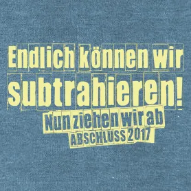 Silhouetten mehrerer Pferde und Reiter gruppiert in einer Paradeformation.