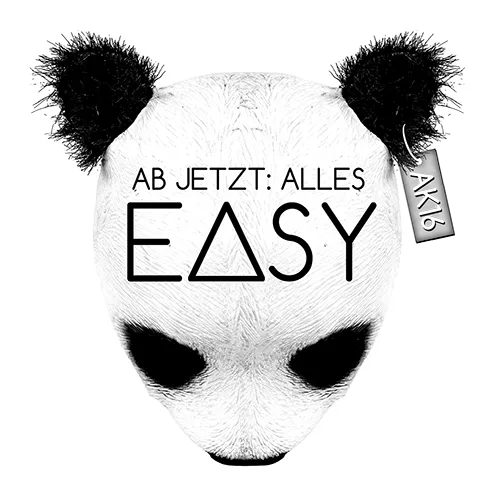 Panda-Maske mit der Aufschrift 'AB JETZT: ALLES EASY' auf grünem Hintergrund.