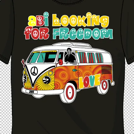 Grünes T-Shirt mit Design eines bunten VW Busses und Text "Booking for Freedom"